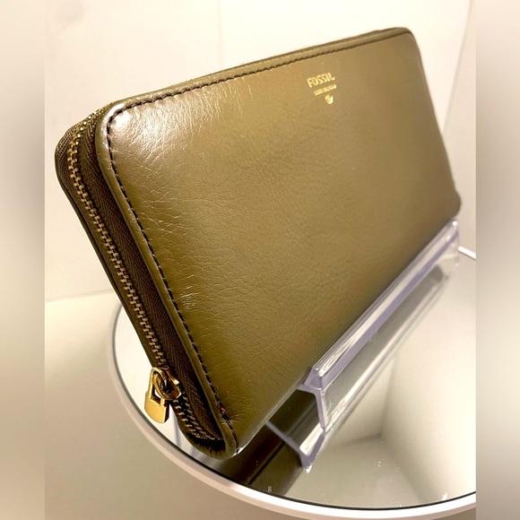 Fossil Khaki Leather Wallet - Picture 3 of 12